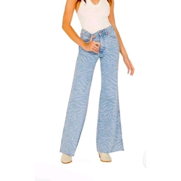 Wrangler Meow Laser Tiger Print Wanderer Jeans High Rise Flare Size 29x34 - Picture 7 of 7